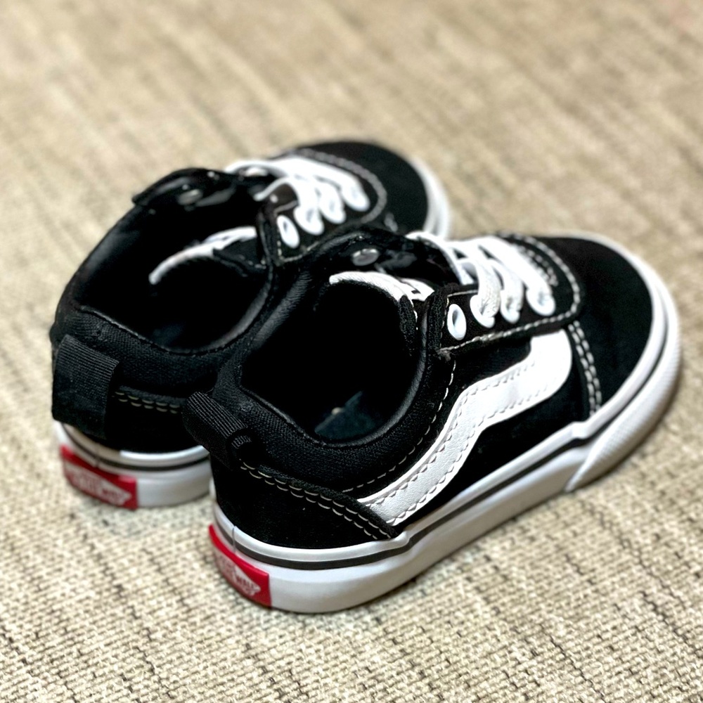 Vans 🍭 toddler slip on sneakers. Size 4